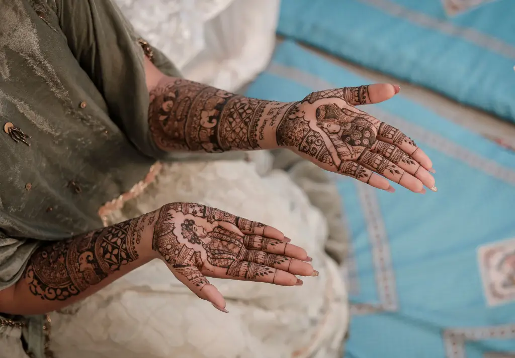 hindu-wedding--mehndi-ceremnony